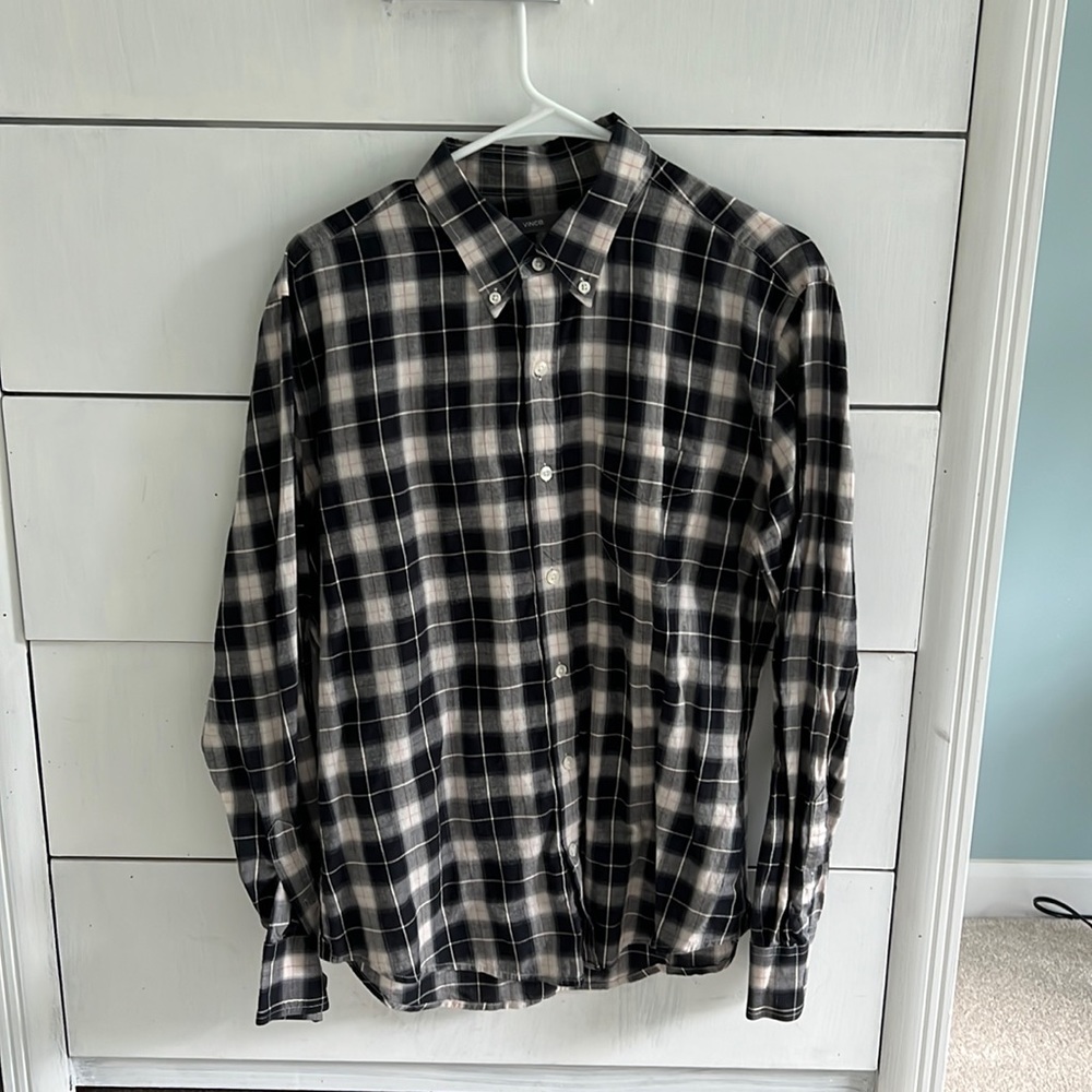 Men’s Medium relax fit Pima cotton Vince button down shirt. Very soft and light